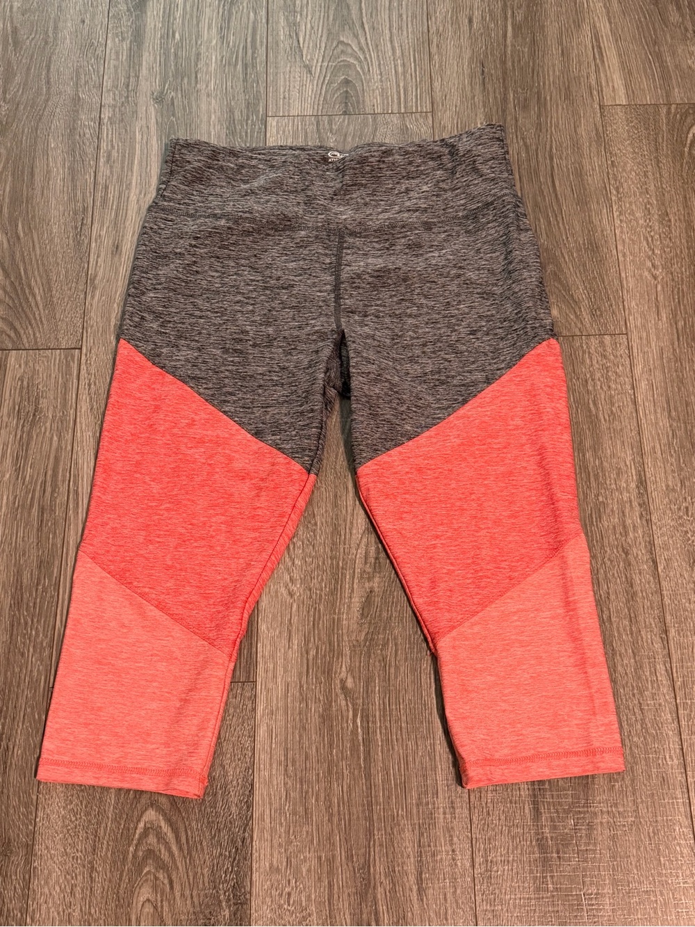 Active Works Colorblock Capri Leggings